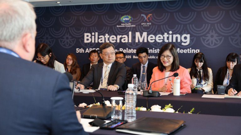 睽違十一年APEC再啟海洋相關部長會議 管碧玲積極交流共同書寫韌性未來 睽違十一年APEC再啟海洋相關部長會議 管碧玲積極交流共同書寫韌性未來