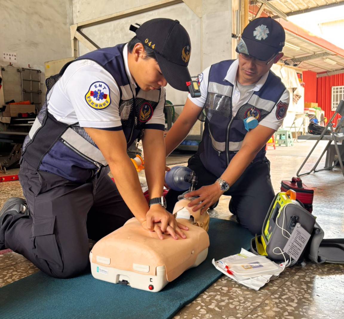 學生突然倒地 校方與高市消防聯手CPR串起生命之鍊 學生突然倒地 校方與高市消防聯手CPR串起生命之鍊