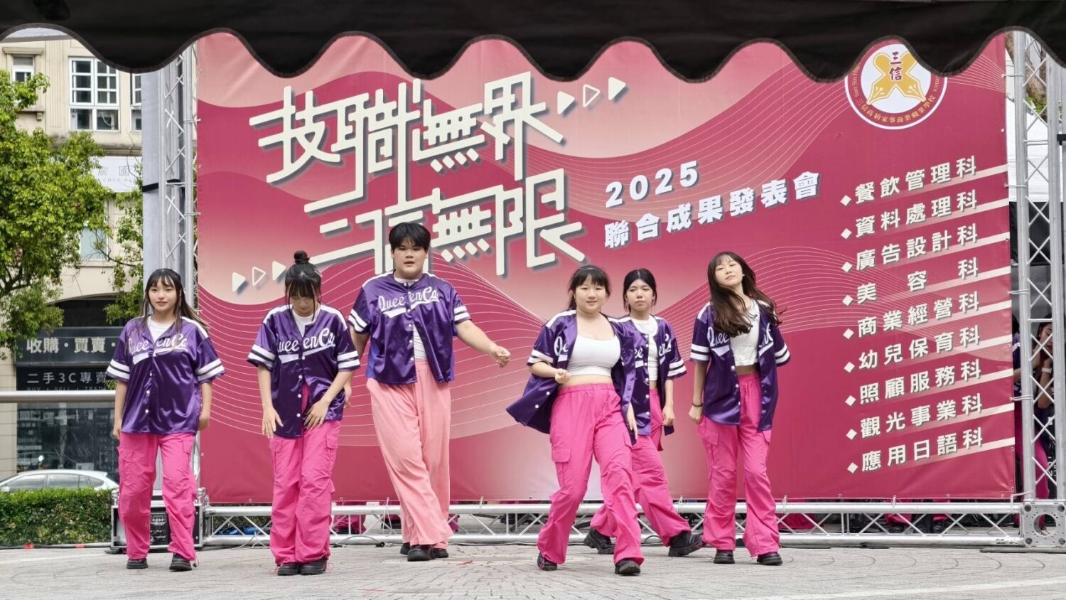三信家商成果展熱鬧登場!技職無界、創意無限 展現學生多元實力 三信家商成果展熱鬧登場!技職無界、創意無限 展現學生多元實力