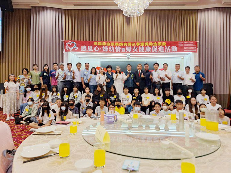 臺南市婦幼關懷協會母親節送暖 黃偉哲感謝點亮逆境家庭希望之光 臺南市婦幼關懷協會母親節送暖 黃偉哲感謝點亮逆境家庭希望之光