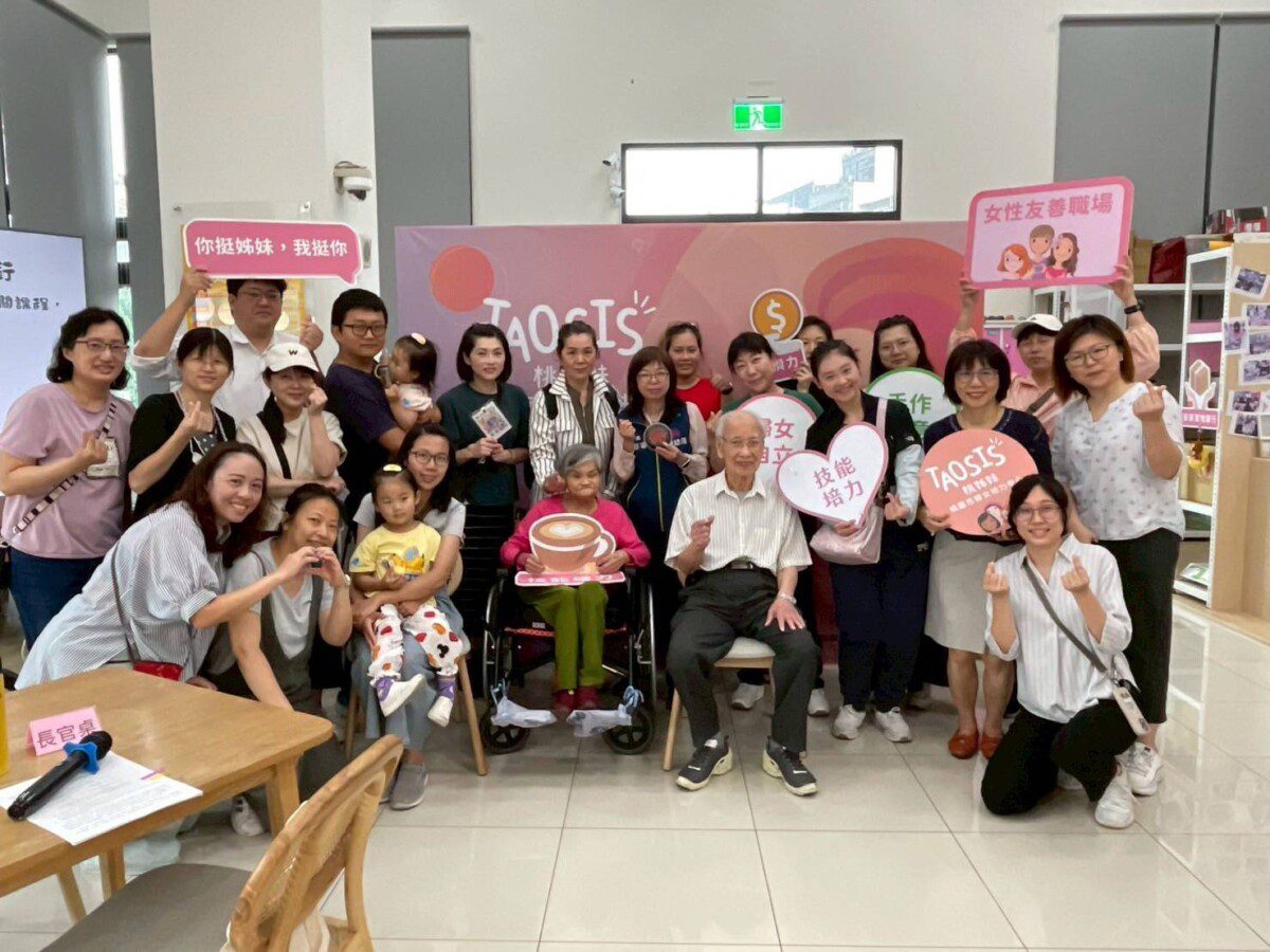 桃園市婦女培力中心辦理母親節市集「桃姊妹禮盒」溫暖登場！