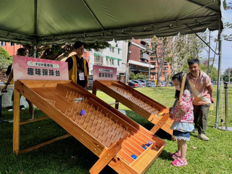 媽媽我挺你 攜手向前行 桃竹苗分署溫馨市集活動 女力精彩爆棚綻放就業力 媽媽我挺你 攜手向前行 桃竹苗分署溫馨市集活動 女力精彩爆棚綻放就業力