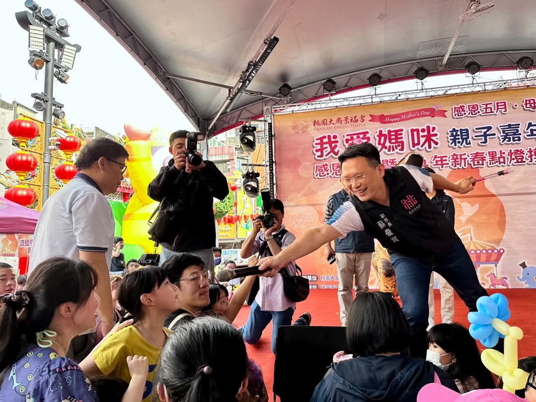 桃園景福宮溫馨舉辦母親節活動 邀信眾感念母恩蘇俊賓副市長親自導覽精彩廟宇文化 桃園景福宮溫馨舉辦母親節活動 邀信眾感念母恩蘇俊賓副市長親自導覽精彩廟宇文化