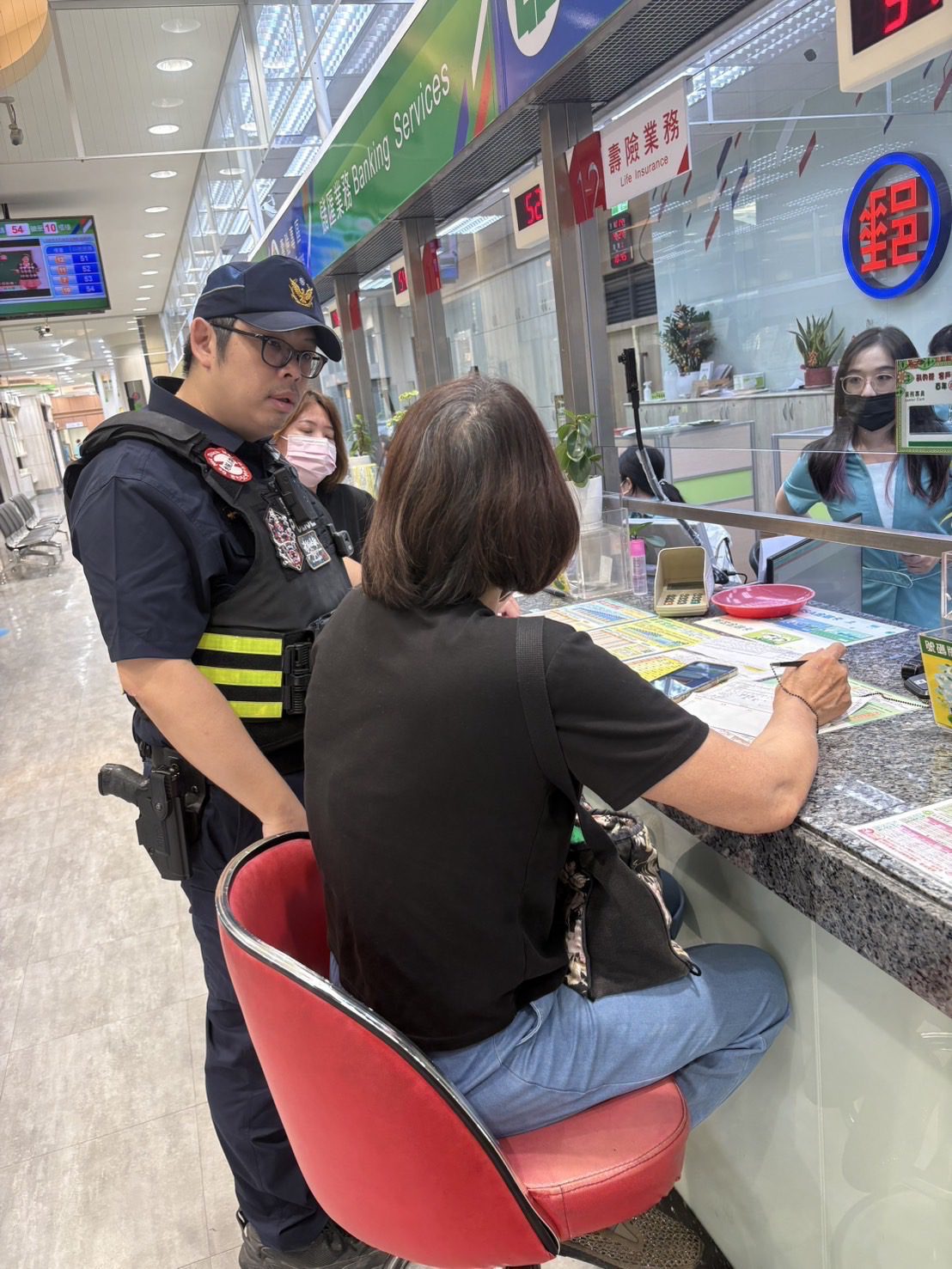 被騙了!新興警聯手轄內金融機構及超商共同守護民眾財產安全 被騙了!新興警聯手轄內金融機構及超商共同守護民眾財產安全