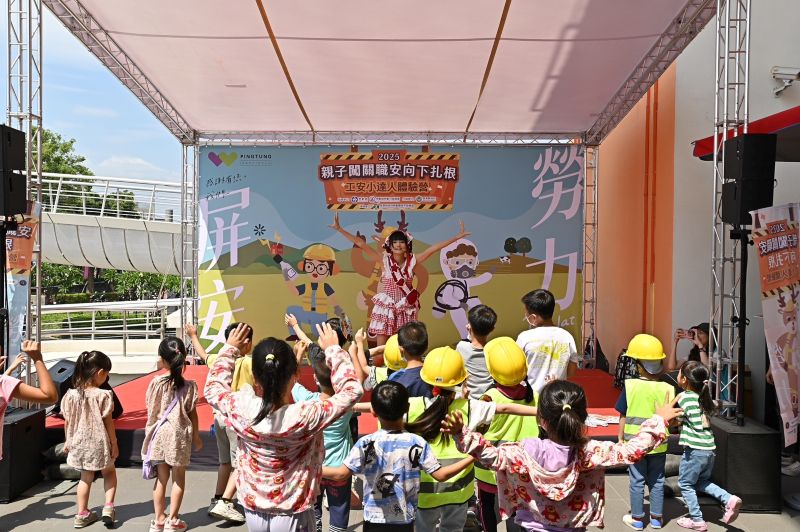 工安小達人體驗營登場　親子攜手闖關學職安