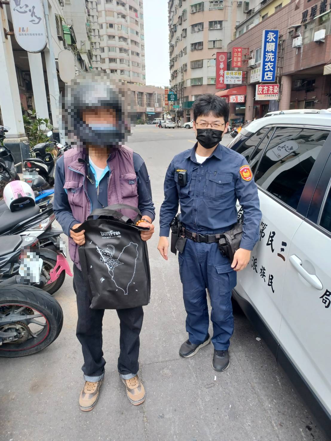 百萬現金裝袋騎機車 民族警｢毋湯啦｣急勸阻