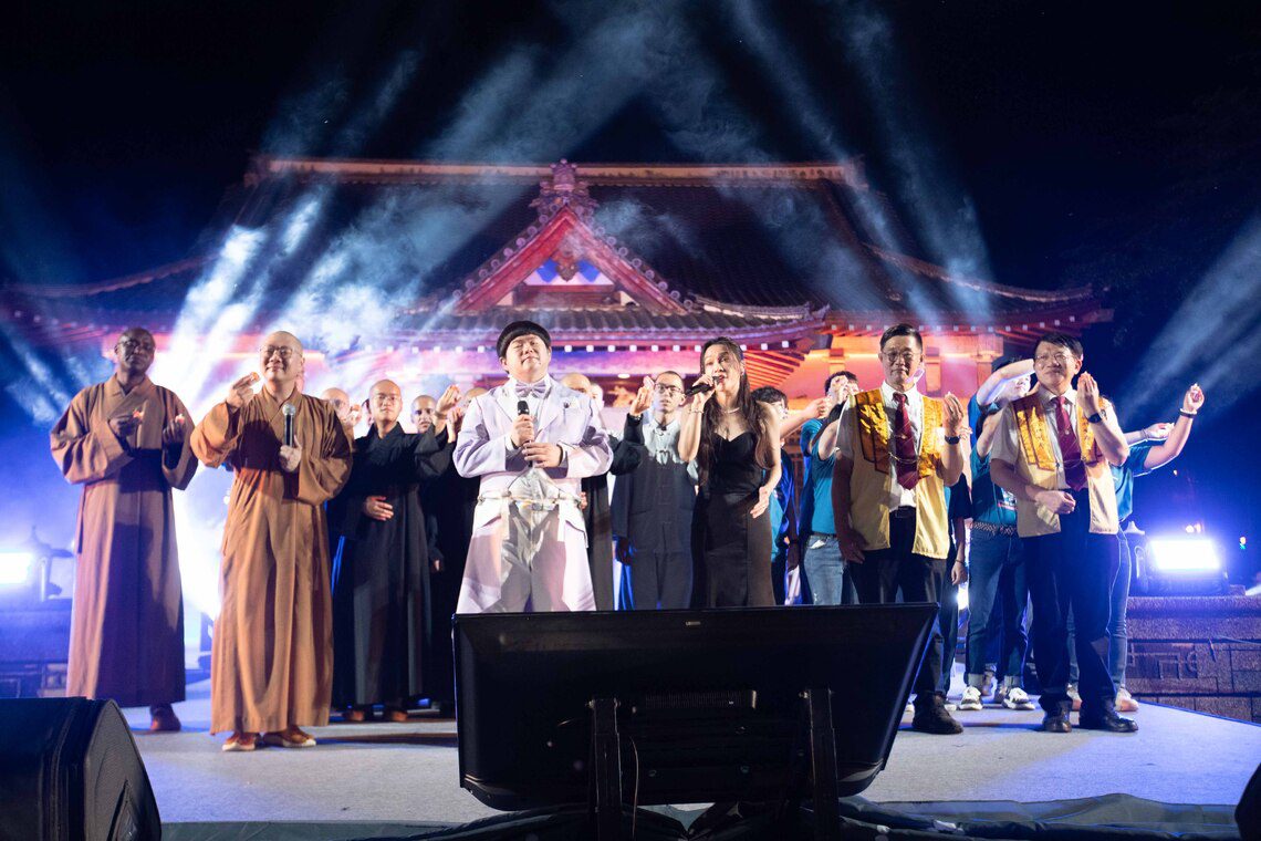 漾新聞|佛誕母親雙慶盛典 三千人旗山浴佛