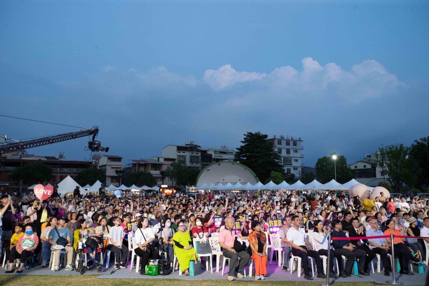 浴佛祈願、蔬食共善、音樂傳情 佛誕母親雙慶同歡 三千人共聚旗山禪淨中心 浴佛祈願、蔬食共善、音樂傳情 佛誕母親雙慶同歡 三千人共聚旗山禪淨中心