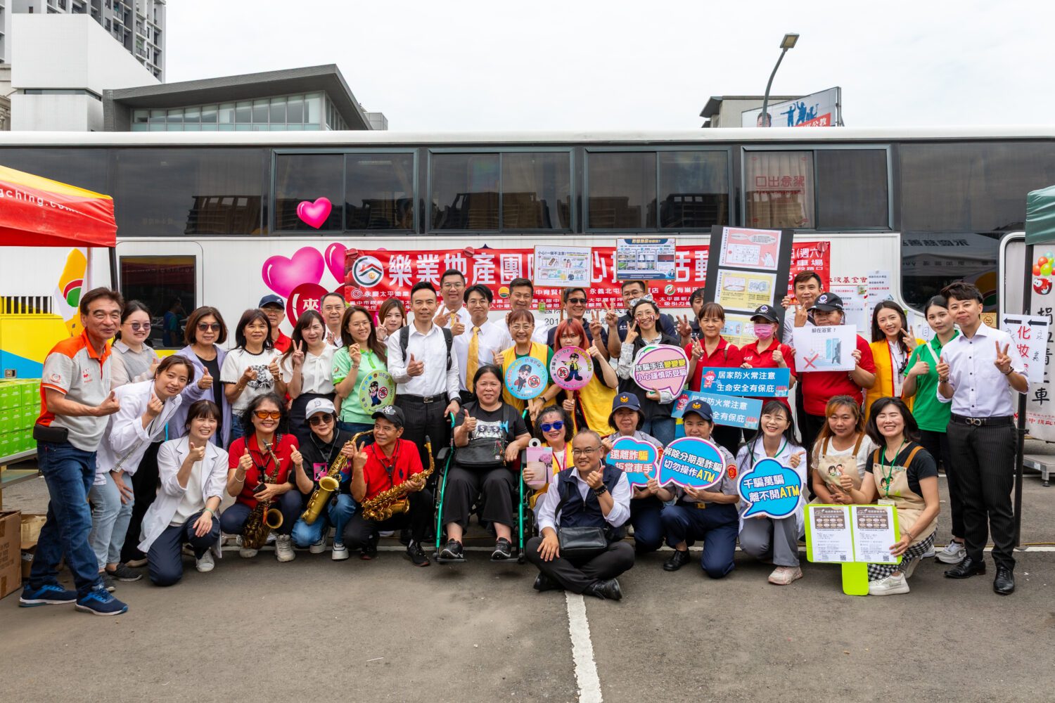 樂業地產捐血活動攜手生命之愛志工團 近兩百人參與募得335袋熱血 樂業地產捐血活動攜手生命之愛志工團 近兩百人參與募得335袋熱血