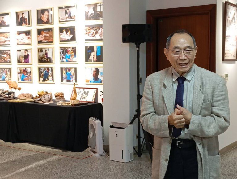 黃媽慶木雕60-生物造型創作+乙巳年生活影像紀錄 國聲電台正式開展 黃媽慶木雕60-生物造型創作+乙巳年生活影像紀錄 國聲電台正式開展