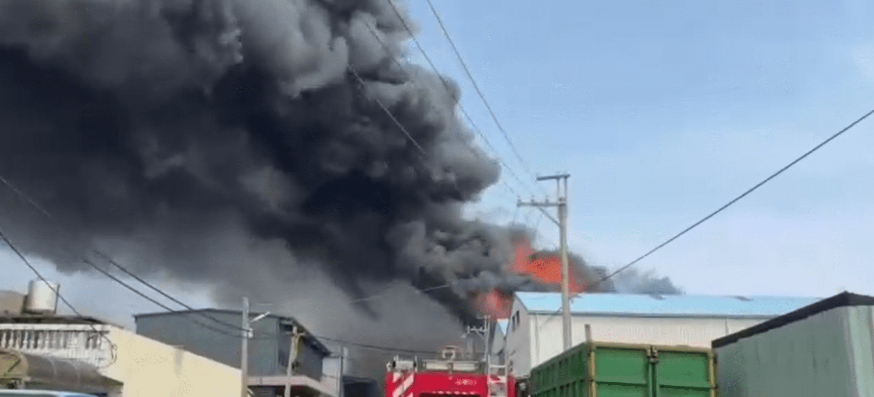 蘆竹食用油工廠連燒11H 出動逾200消防、義消搶救 蘆竹食用油工廠連燒11H 出動逾200消防、義消搶救