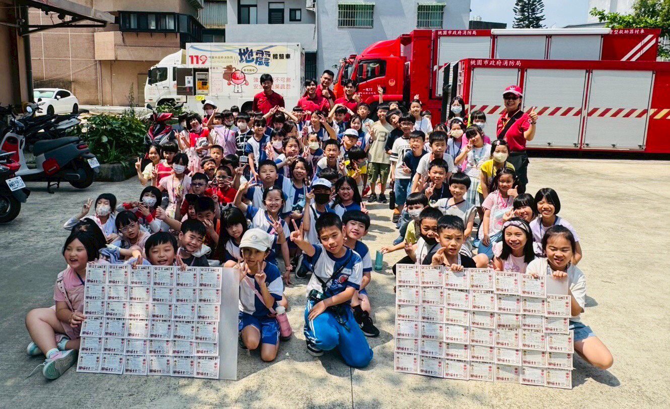 桃消三民分隊結合母親節活動 傳授學童防災觀念 桃消三民分隊結合母親節活動 傳授學童防災觀念