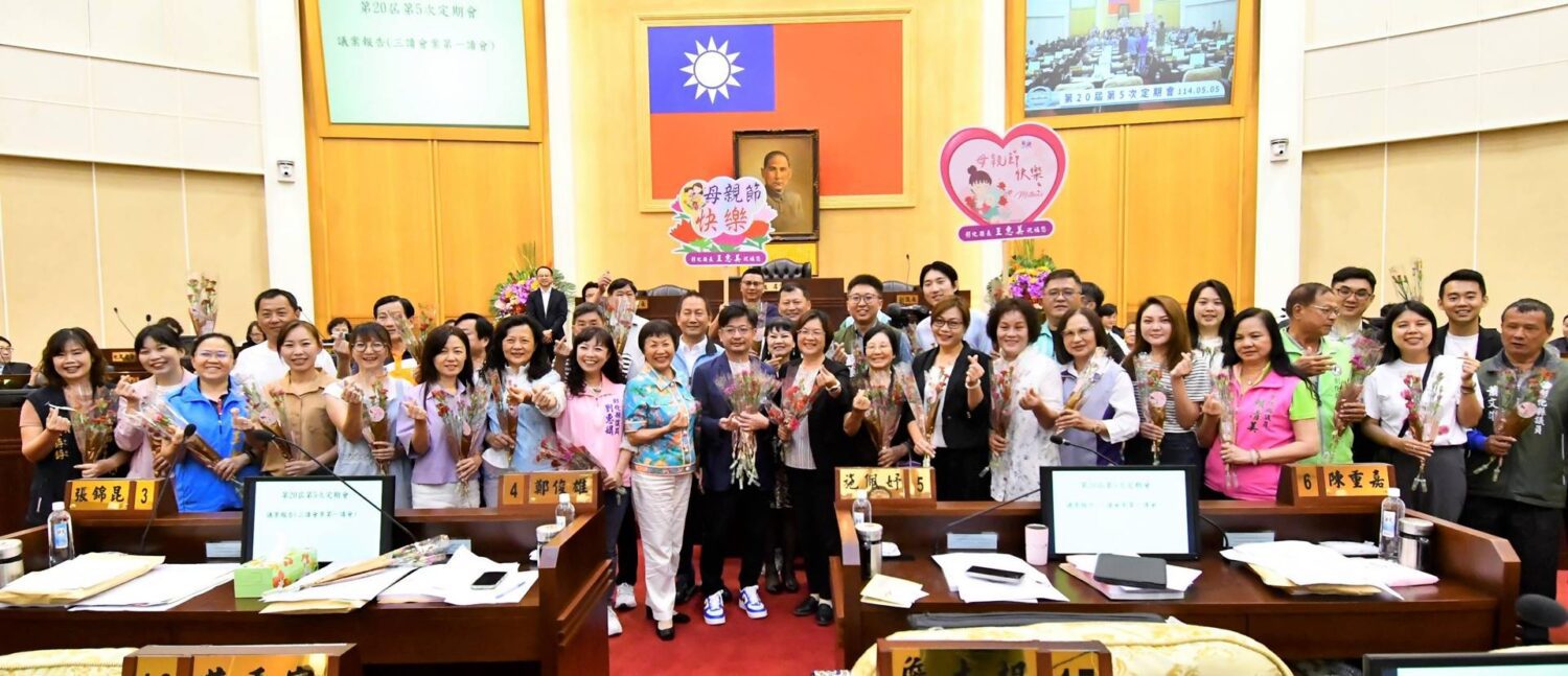 彰化縣府攜手議會致贈康乃馨 推廣在地花卉獻上母親節祝福 彰化縣府攜手議會致贈康乃馨 推廣在地花卉獻上母親節祝福