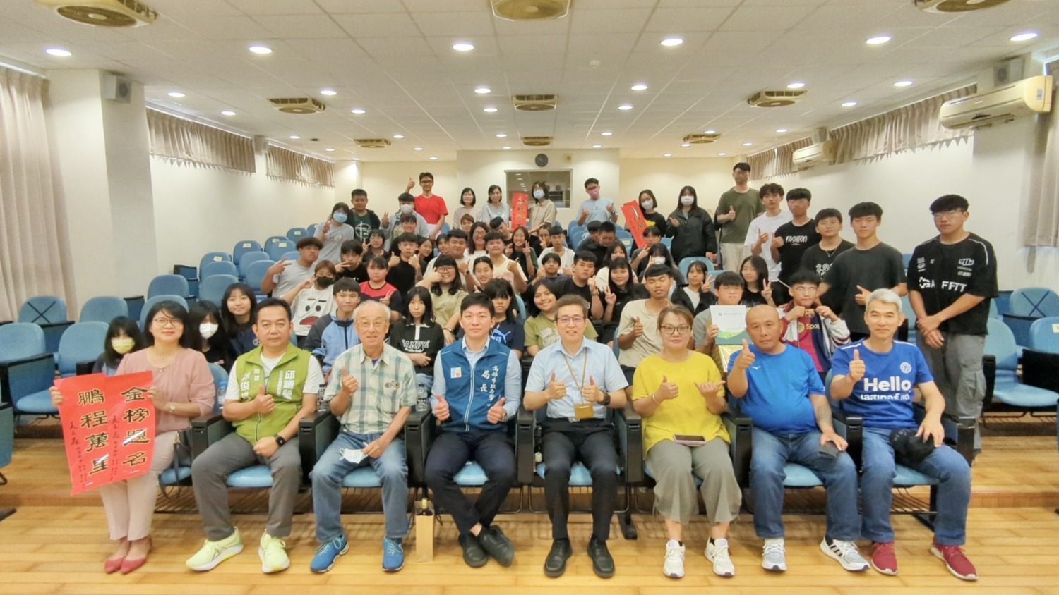 六龜高中創校佳績 吳立森局長到校祝賀首位台大新生並為會考生打氣 六龜高中創校佳績 吳立森局長到校祝賀首位台大新生並為會考生打氣