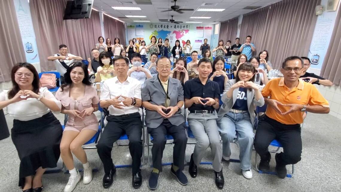 漾新聞|貓與狗的和平相處 X世代的父母如何面對i世代的子女 陳政智博士幽默開講