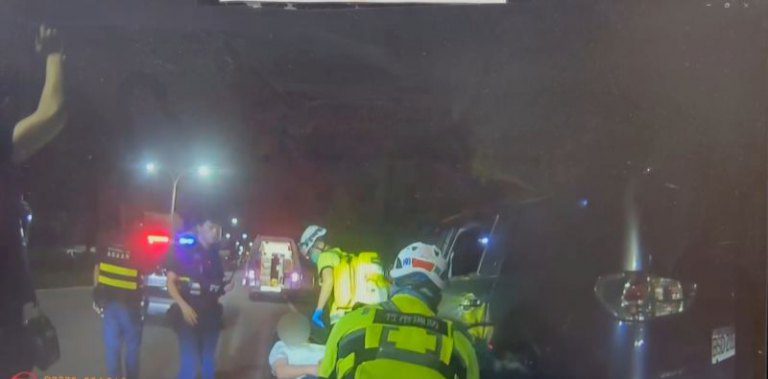 警消聯手即刻救援! 竹市警破窗搶救燒炭男子成功 警消聯手即刻救援! 竹市警破窗搶救燒炭男子成功