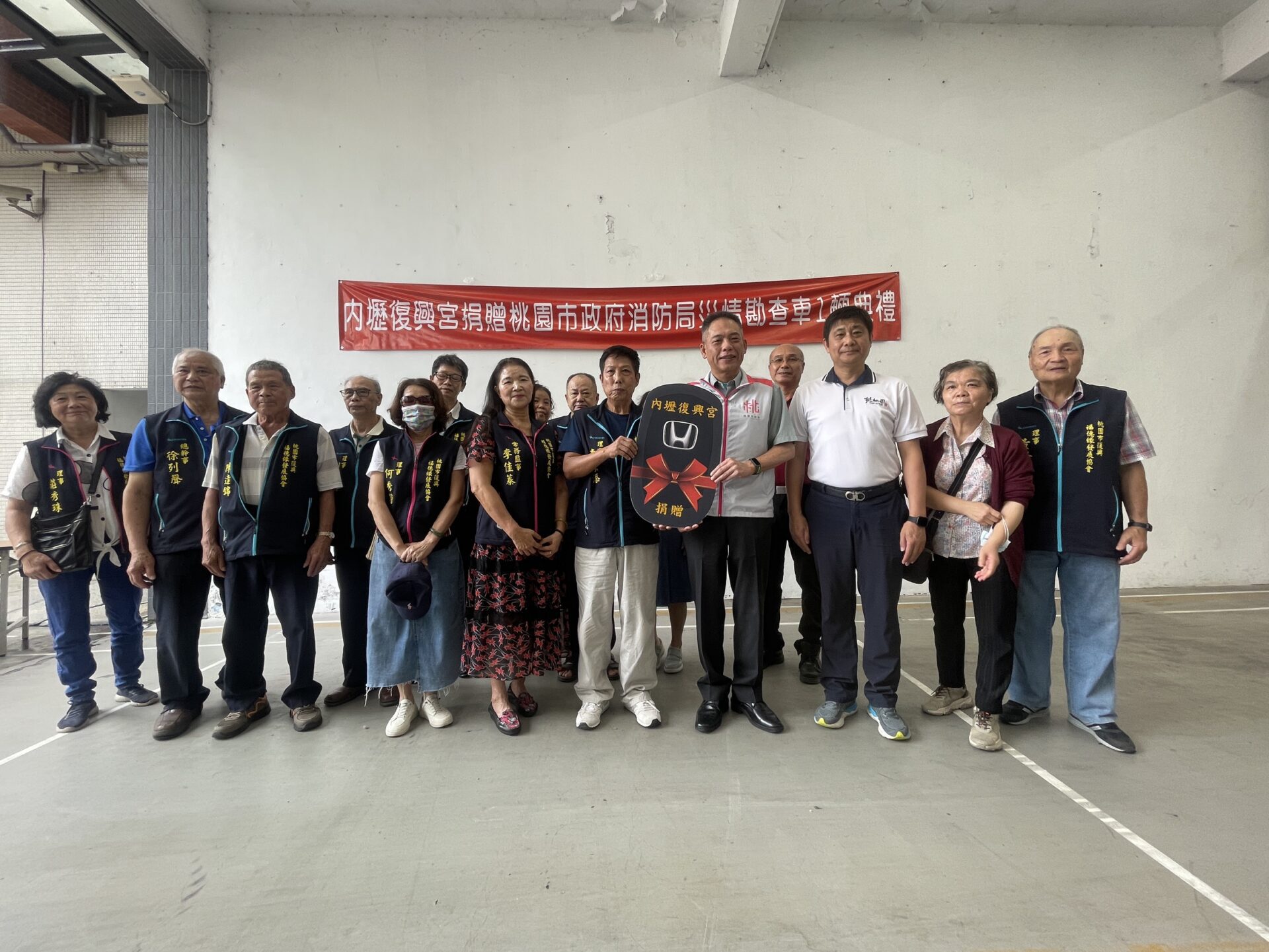 在地宮廟力挺桃消內壢分隊 捐贈災情勘查車