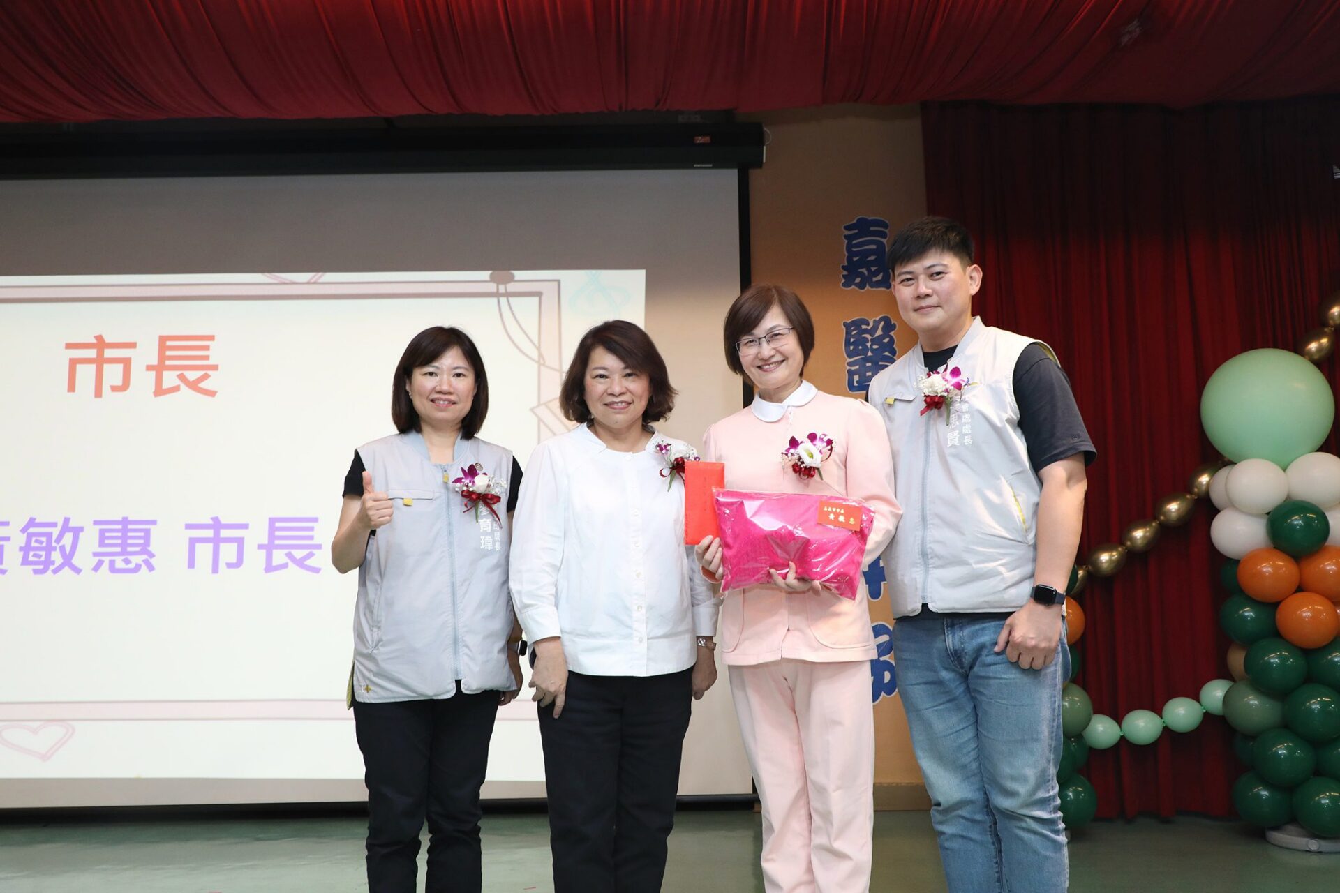 慶祝國際護師節表揚優良、資深護理人員　黃敏惠市長獻上祝賀