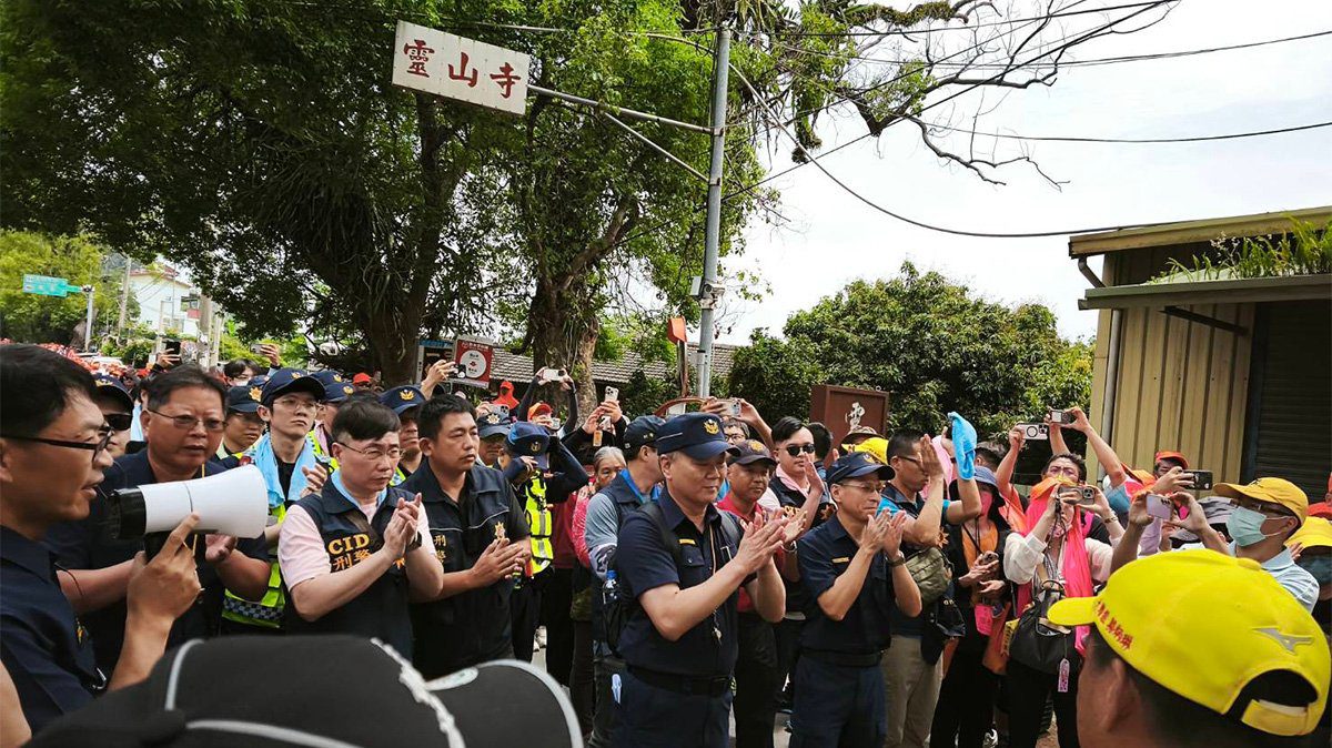白沙屯媽祖進香首度入南投 鑾轎翻越中央山脈 信眾萬人空巷迎駕 白沙屯媽祖進香首度入南投 鑾轎翻越中央山脈 信眾萬人空巷迎駕