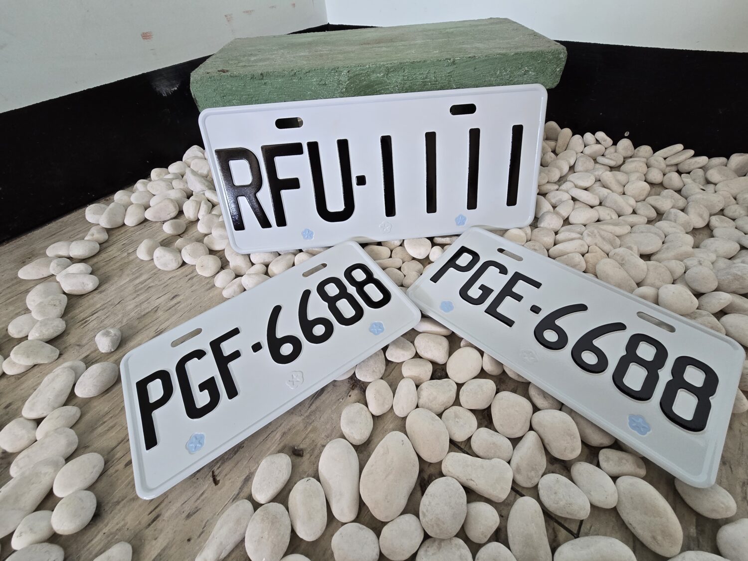 高雄區監理所標售租賃汽車及機車新式號牌 2,000元起下標 高雄區監理所標售租賃汽車及機車新式號牌 2,000元起下標