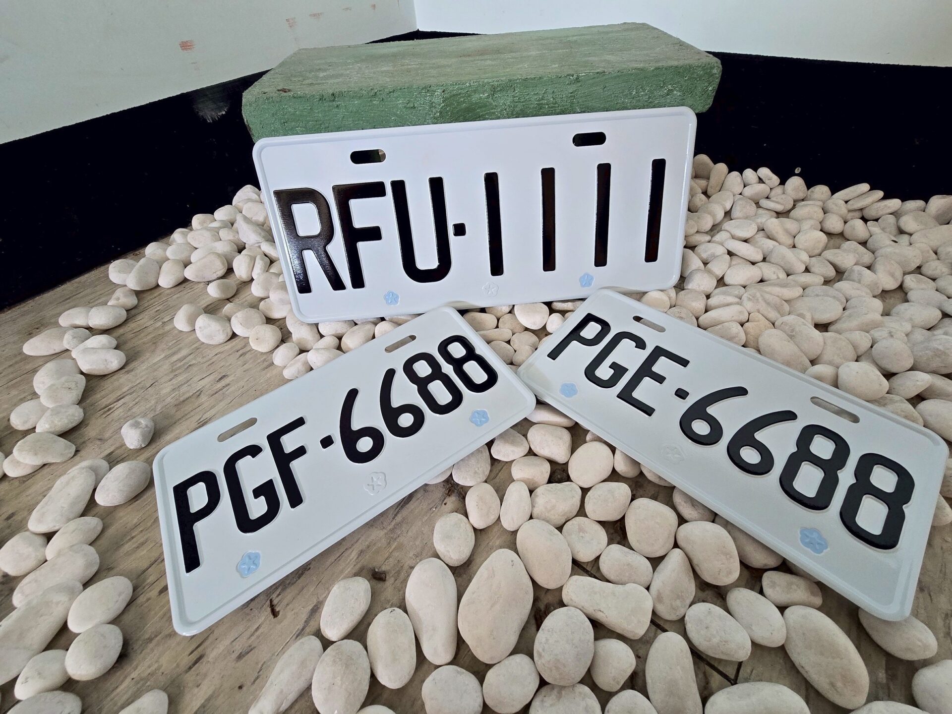 高雄區監理所標售租賃汽車及機車新式號牌 開標價2,000元起 高雄區監理所標售租賃汽車及機車新式號牌 開標價2,000元起