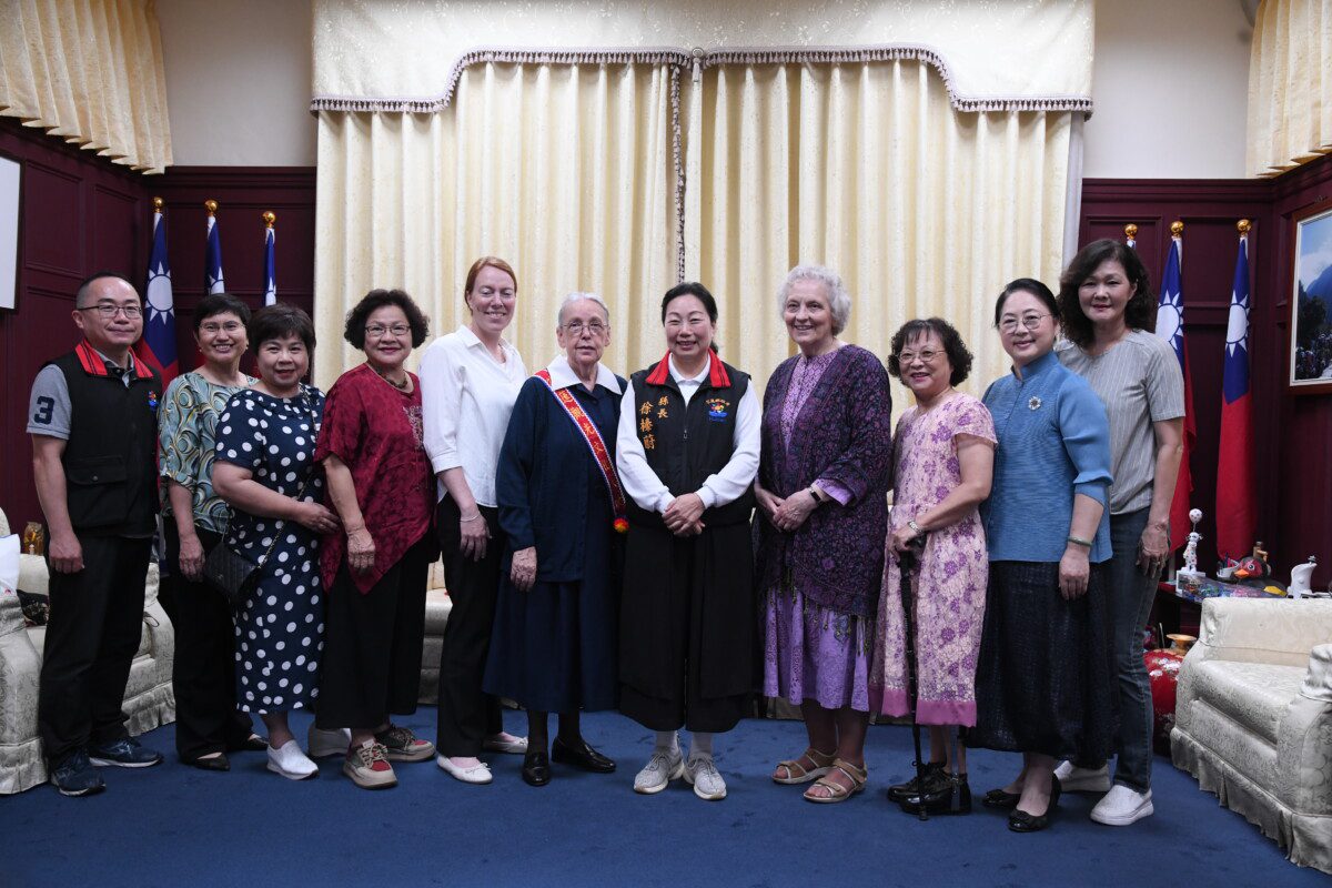無私獻愛花蓮35年 縣長徐榛蔚授證德國籍宣教士顧美玲觀光文化推廣大使 無私獻愛花蓮35年 縣長徐榛蔚授證德國籍宣教士顧美玲觀光文化推廣大使