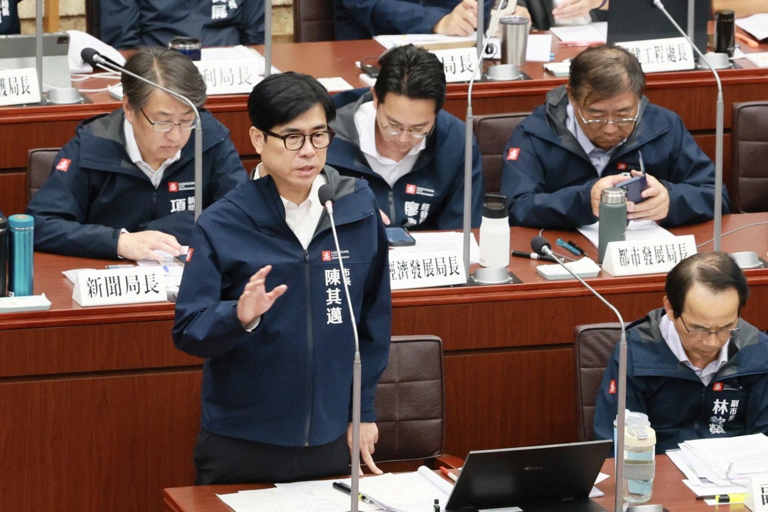 議員憂國際情勢衝擊高雄經濟 陳其邁:推動技術創新與產業轉型因應挑戰 議員憂國際情勢衝擊高雄經濟 陳其邁:推動技術創新與產業轉型因應挑戰