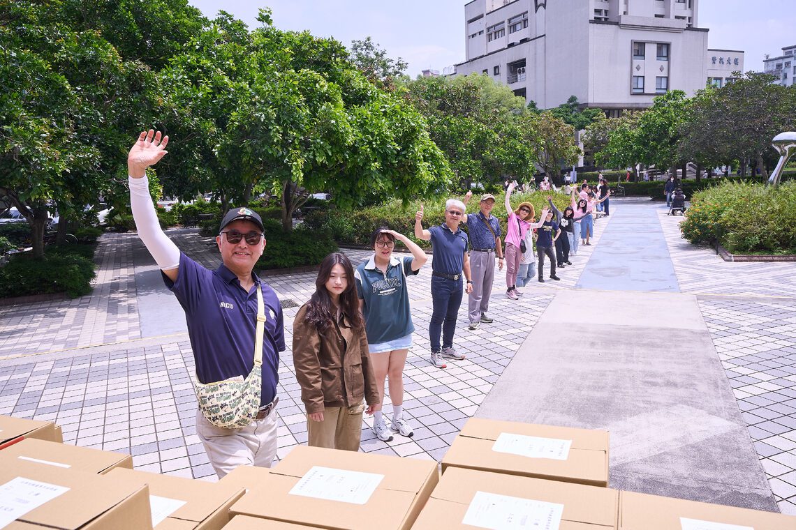漾新聞|政大法律人手傳書箱　新院館暖心啟動傳承時刻