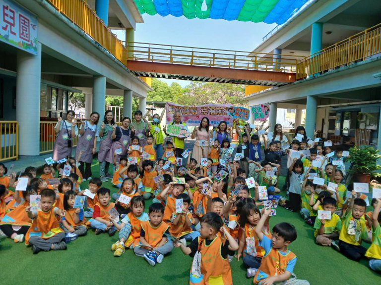 「郵政傳情‧幸福前行」 彰化郵局用手寫溫情點亮對媽媽的ˋ愛 「郵政傳情‧幸福前行」 彰化郵局用手寫溫情點亮對媽媽的ˋ愛