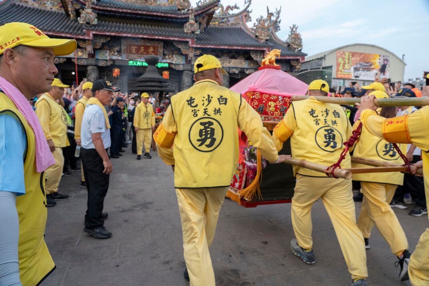 200年來首次!  白沙屯媽祖鑾轎進駐南投 200年來首次!  白沙屯媽祖鑾轎進駐南投
