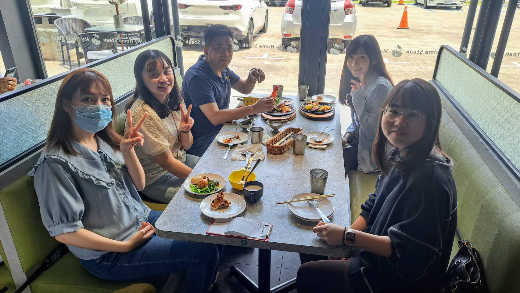 蘆竹警溫馨慶祝母親節 辦聚餐感謝女力貢獻 蘆竹警溫馨慶祝母親節 辦聚餐感謝女力貢獻