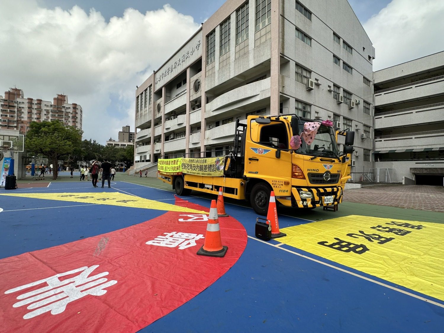 高市警攜手監理所邀國小學童親身體驗大型車視角