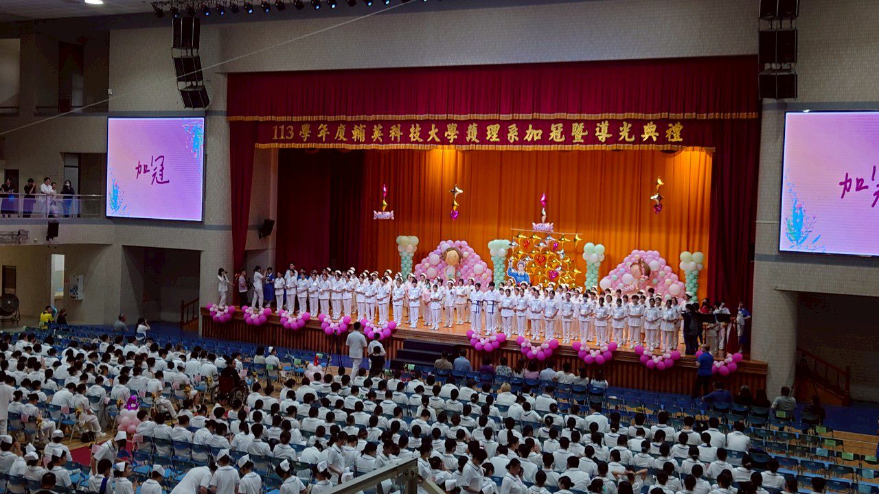 輔英護理加冠典禮溫馨  護理畢業生就業率達97%