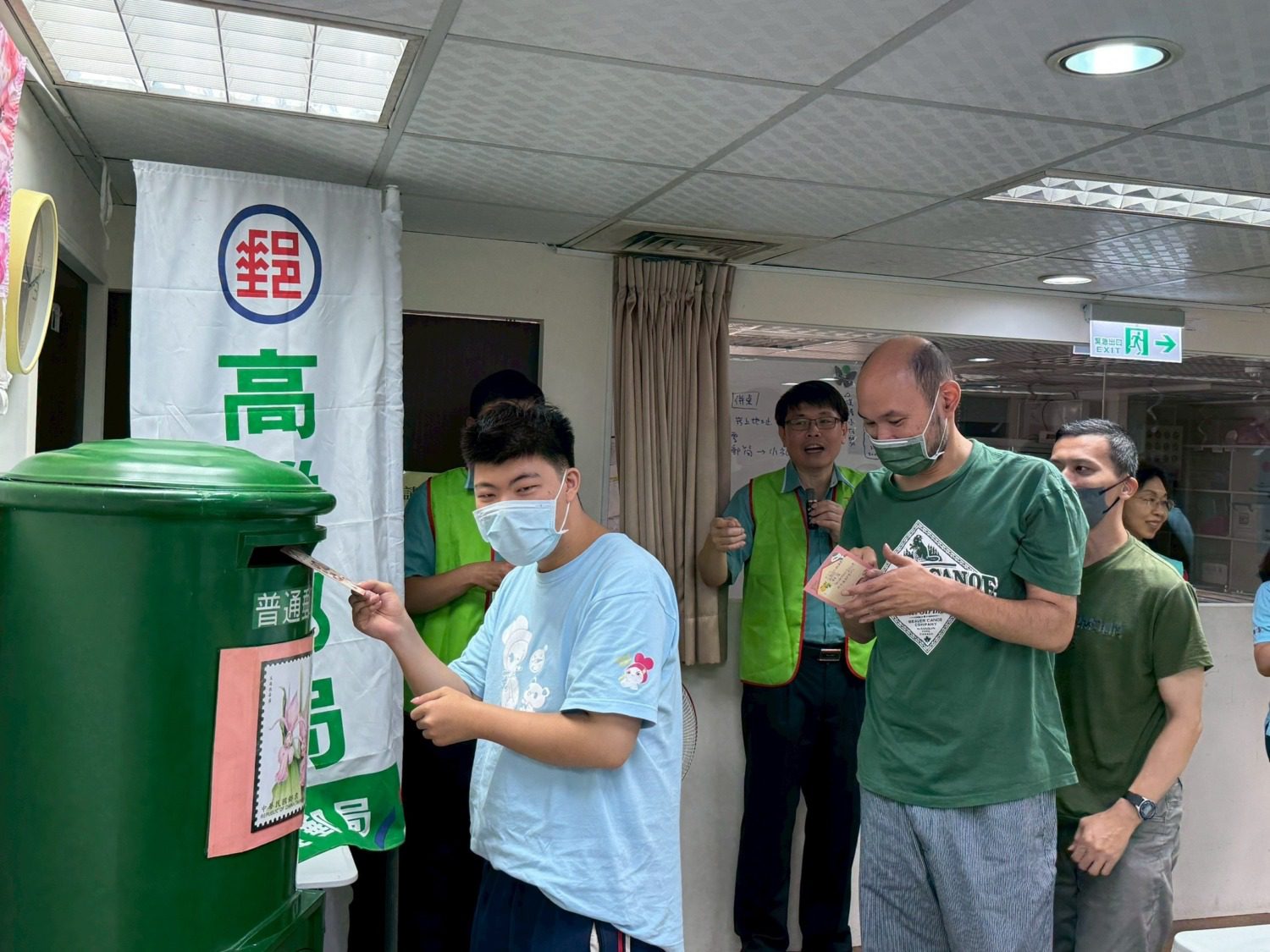 高雄郵局攜手唐氏症協會  溫馨母親節傳情活動獻愛