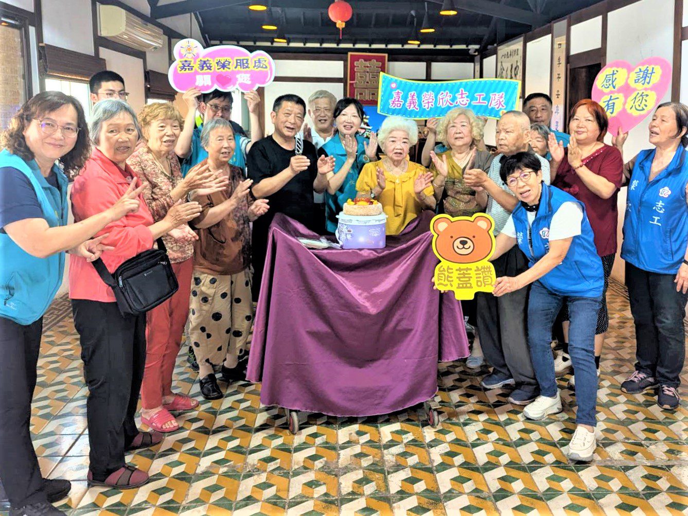 舉辦母親節活動　嘉義榮服處與榮民眷屬歡慶溫馨時刻