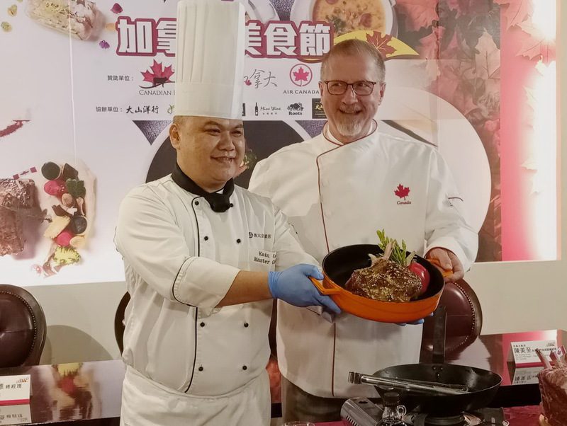 義大皇家酒店頂級牛肉加持加拿大美食節 還有抽獎活動讓您秒飛加拿大! 義大皇家酒店頂級牛肉加持加拿大美食節 還有抽獎活動讓您秒飛加拿大!