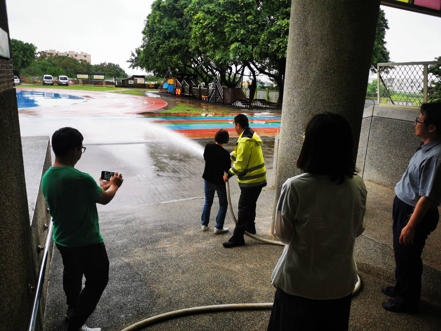 青埔消防分隊走入中平國小 老師親手滅火印象深刻 青埔消防分隊走入中平國小 老師親手滅火印象深刻