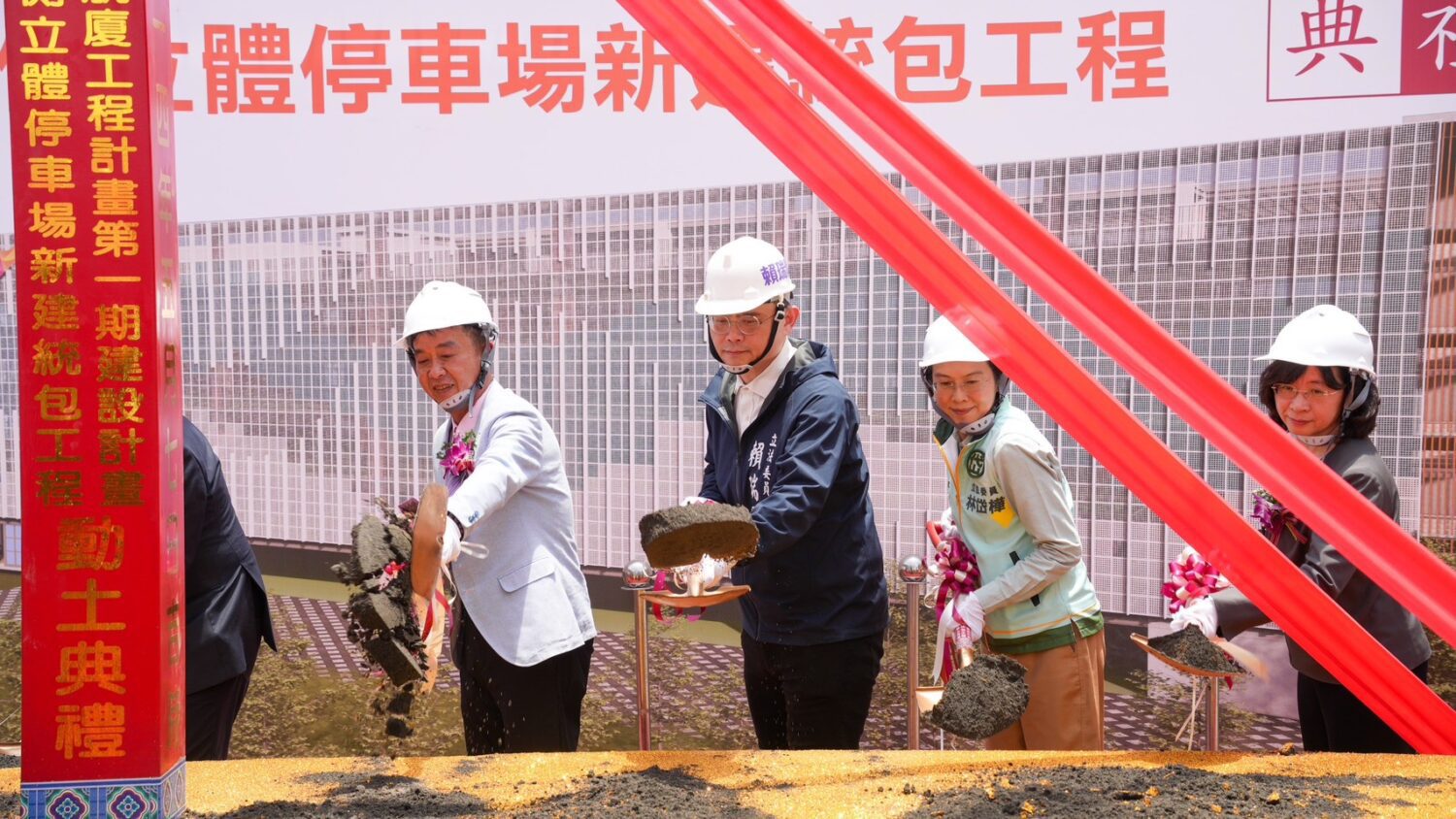 賴瑞隆大力爭取 高雄機場東側停車場動工,880億新航廈正式啟動 賴瑞隆大力爭取 高雄機場東側停車場動工,880億新航廈正式啟動