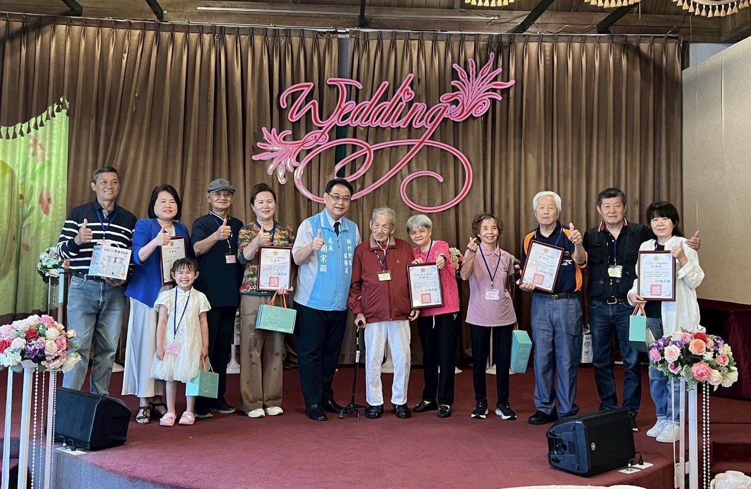 愛無國界鶼鰈情深 新竹榮服處表揚新住民幸福家庭 愛無國界鶼鰈情深 新竹榮服處表揚新住民幸福家庭