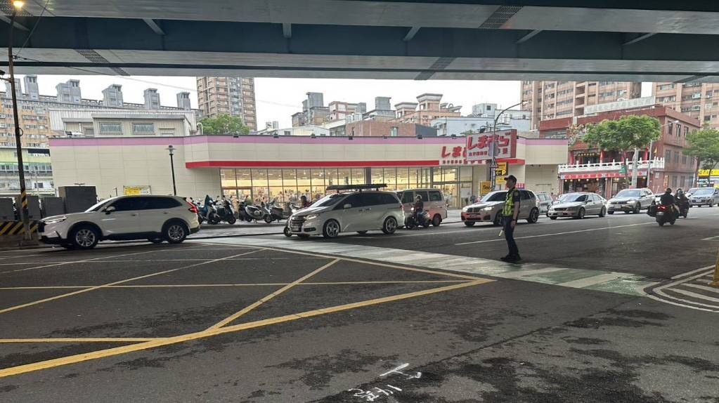 學童舉手走行穿線10車不讓 桃警追查開罰6萬元強化取締