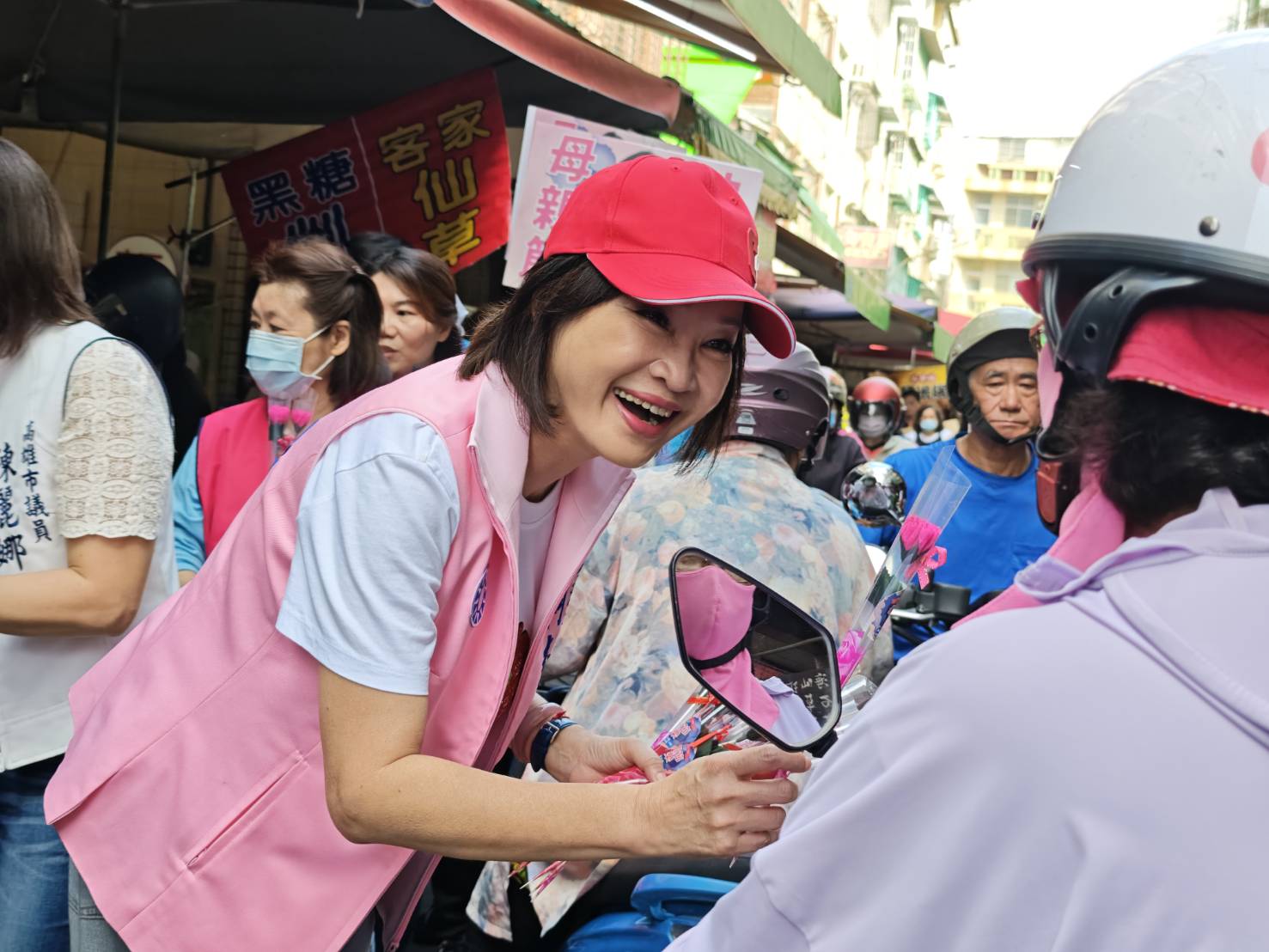 柯志恩母親節市場送祝福 感恩祝福每一位偉大的媽媽 柯志恩母親節市場送祝福 感恩祝福每一位偉大的媽媽