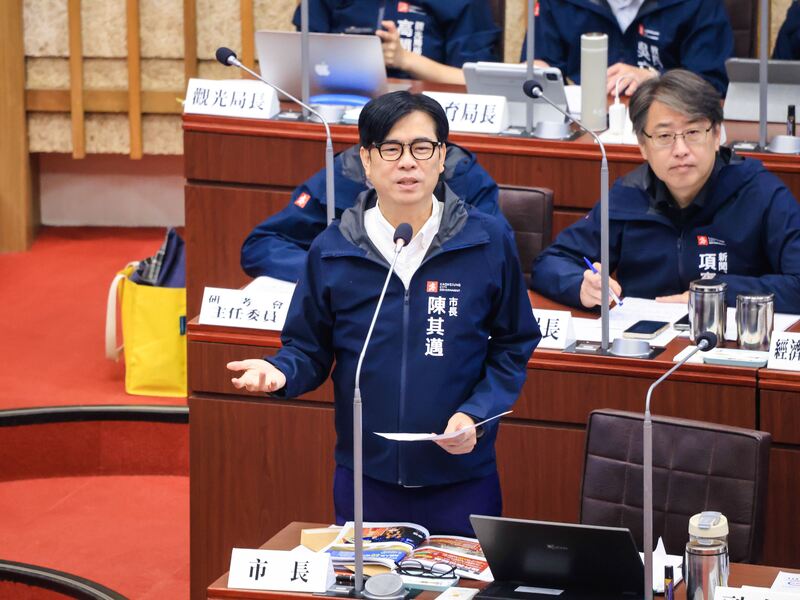 高中職以下普通教室建置大型觸控顯示器 陳其邁允諾加速完成 高中職以下普通教室建置大型觸控顯示器 陳其邁允諾加速完成