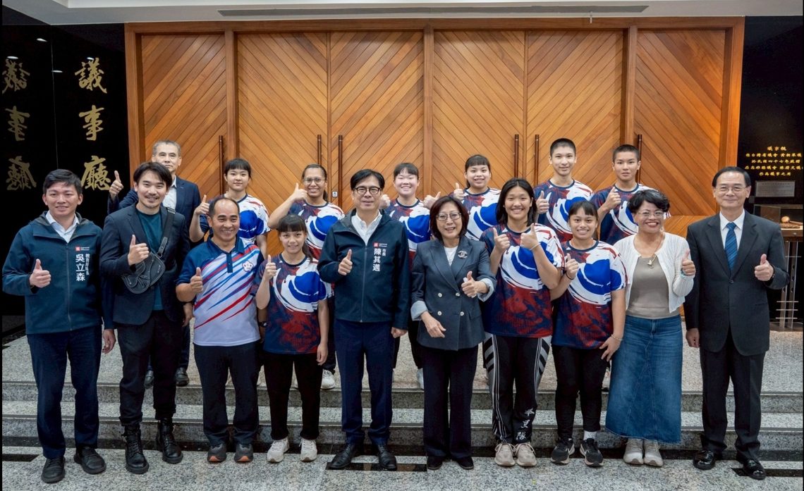 漾新聞|舉重場上摘金奪銀！鼓山高中學生議會受表揚超感動