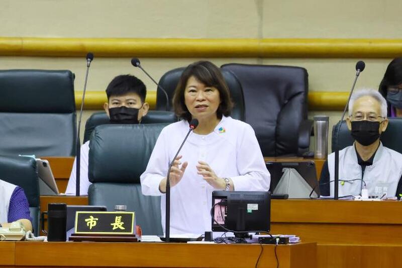 嘉義輕軌政策翻臉如翻書 市長黃敏惠:中央的偏心 讓嘉義人更傷心 嘉義輕軌政策翻臉如翻書 市長黃敏惠:中央的偏心 讓嘉義人更傷心