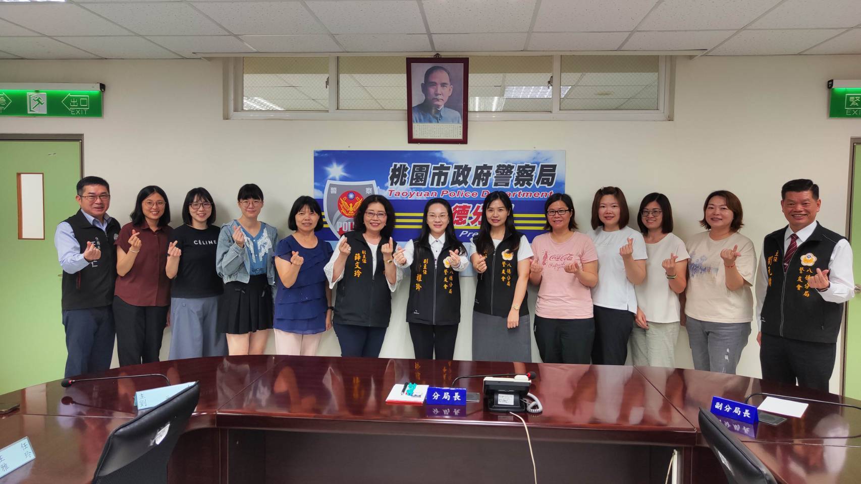 兼顧家庭與執勤 八德女警媽媽收下最甜蜜的母親節祝福