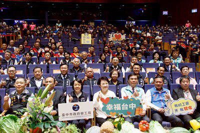 中市府表揚模範勞工 持續守護勞工推動就業 中市府表揚模範勞工 持續守護勞工推動就業