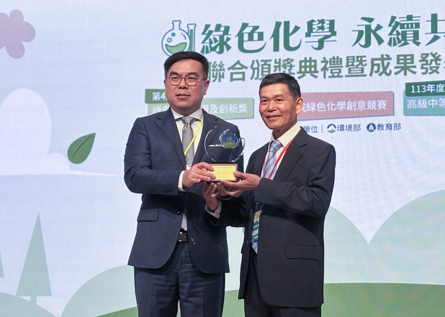 中鋼第三冷廠創新研發無鉻鋼品 榮獲環境部綠化獎肯定 中鋼第三冷廠創新研發無鉻鋼品 榮獲環境部綠化獎肯定