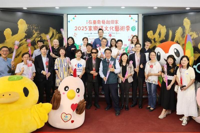 黃偉哲致贈火鶴花「乎好」 祝福台南媽媽們母親節快樂 黃偉哲致贈火鶴花「乎好」 祝福台南媽媽們母親節快樂