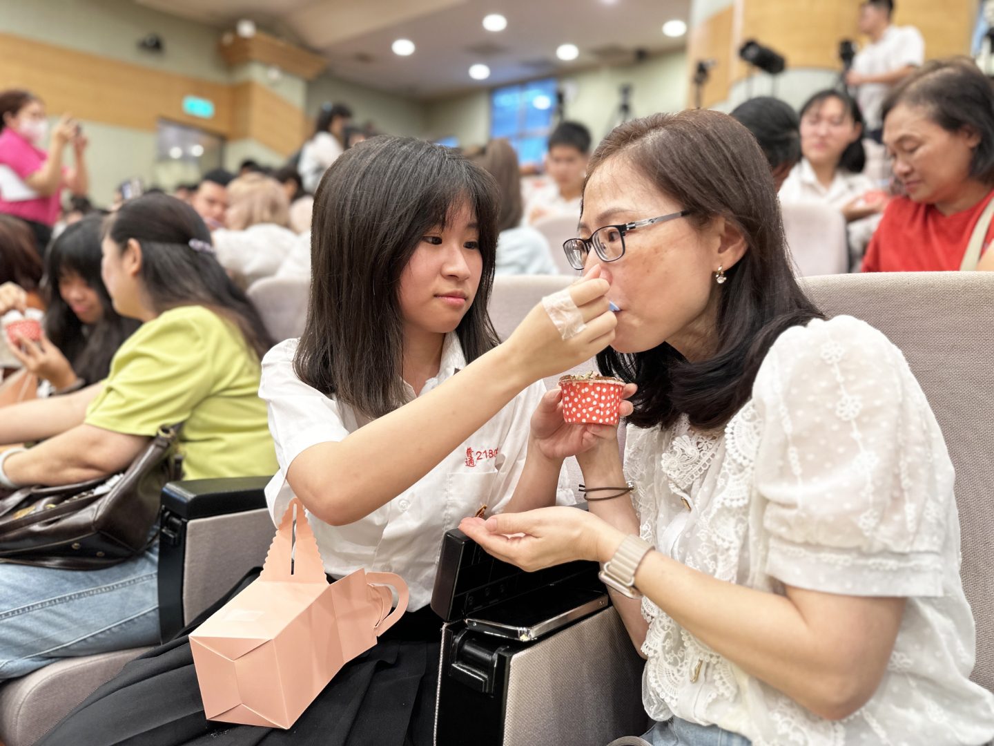 中山工商辦理「感恩傳情暨孝親楷模表揚大會」 表揚186位學生孝心孝行楷模 中山工商辦理「感恩傳情暨孝親楷模表揚大會」 表揚186位學生孝心孝行楷模