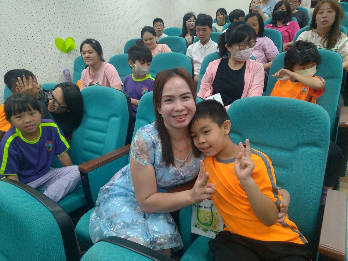 漾新聞|一句「媽媽請喝茶」感動滿場！嶺口國小母親節按摩奉茶盡孝心